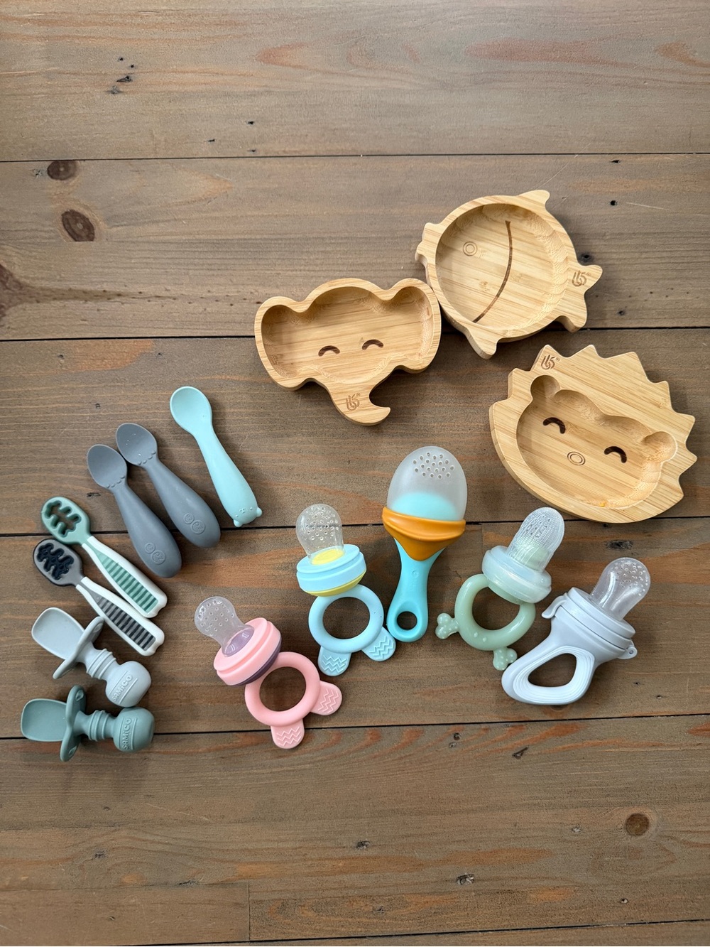 Baby-Led Weaning Set - Baby Teethers, Silicone Spoons, Bamboo Dishes